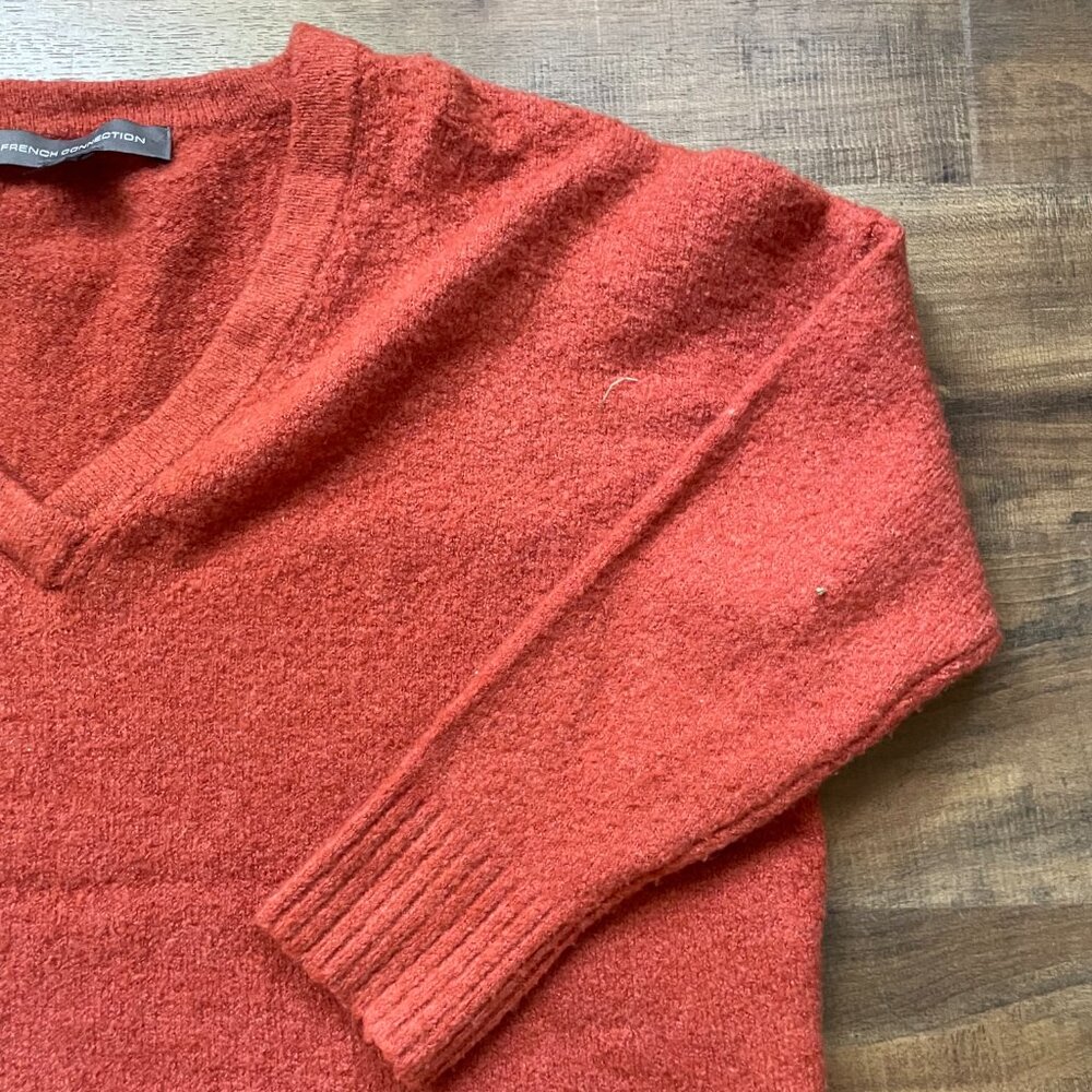 French Connection Rust Red V-Neck‎ Sweater – Size Small - Picture 2 of 9